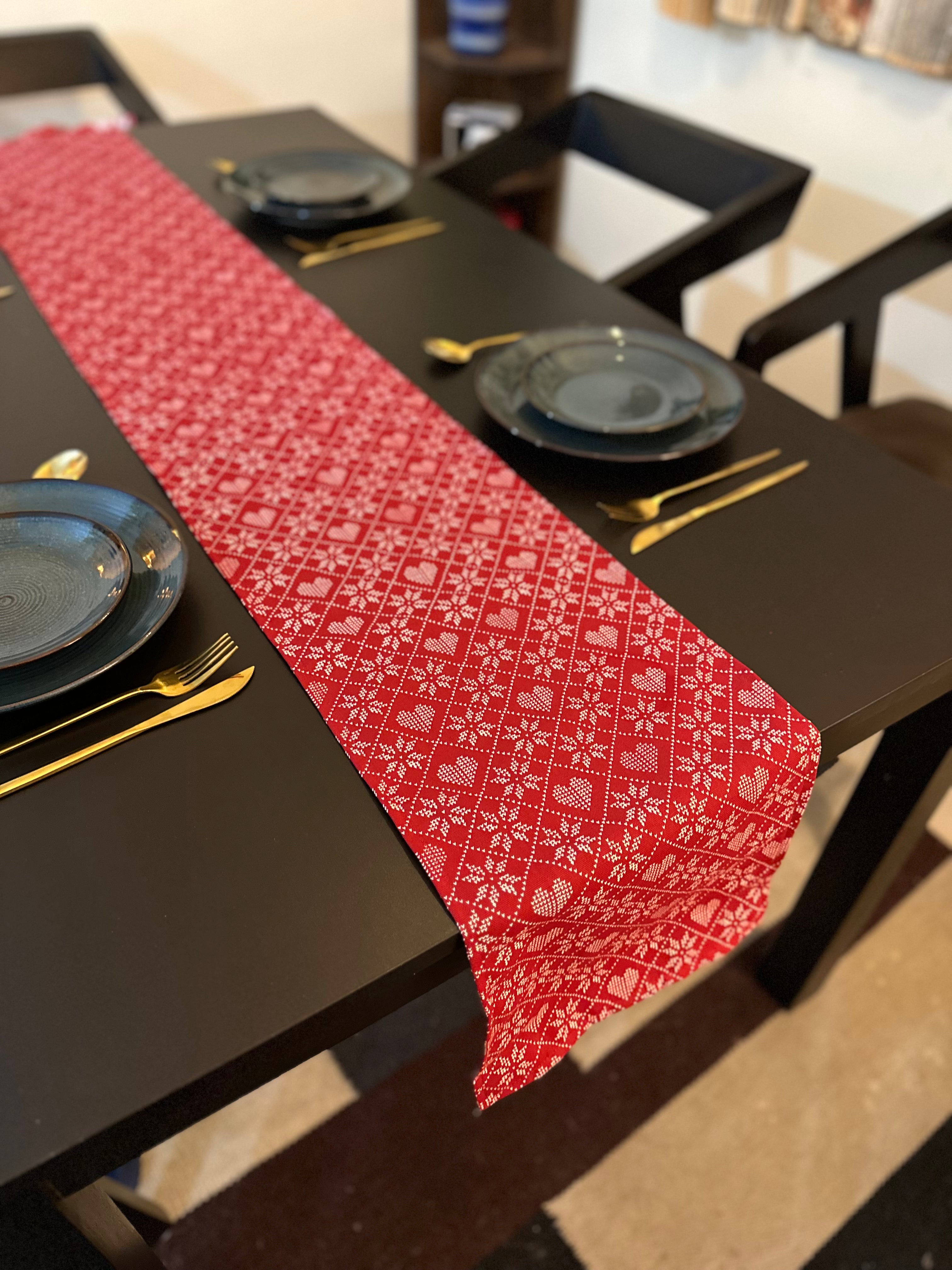 Christmas Table Runner – Festive Dining Table Decoration for Holiday Parties & Home Décor