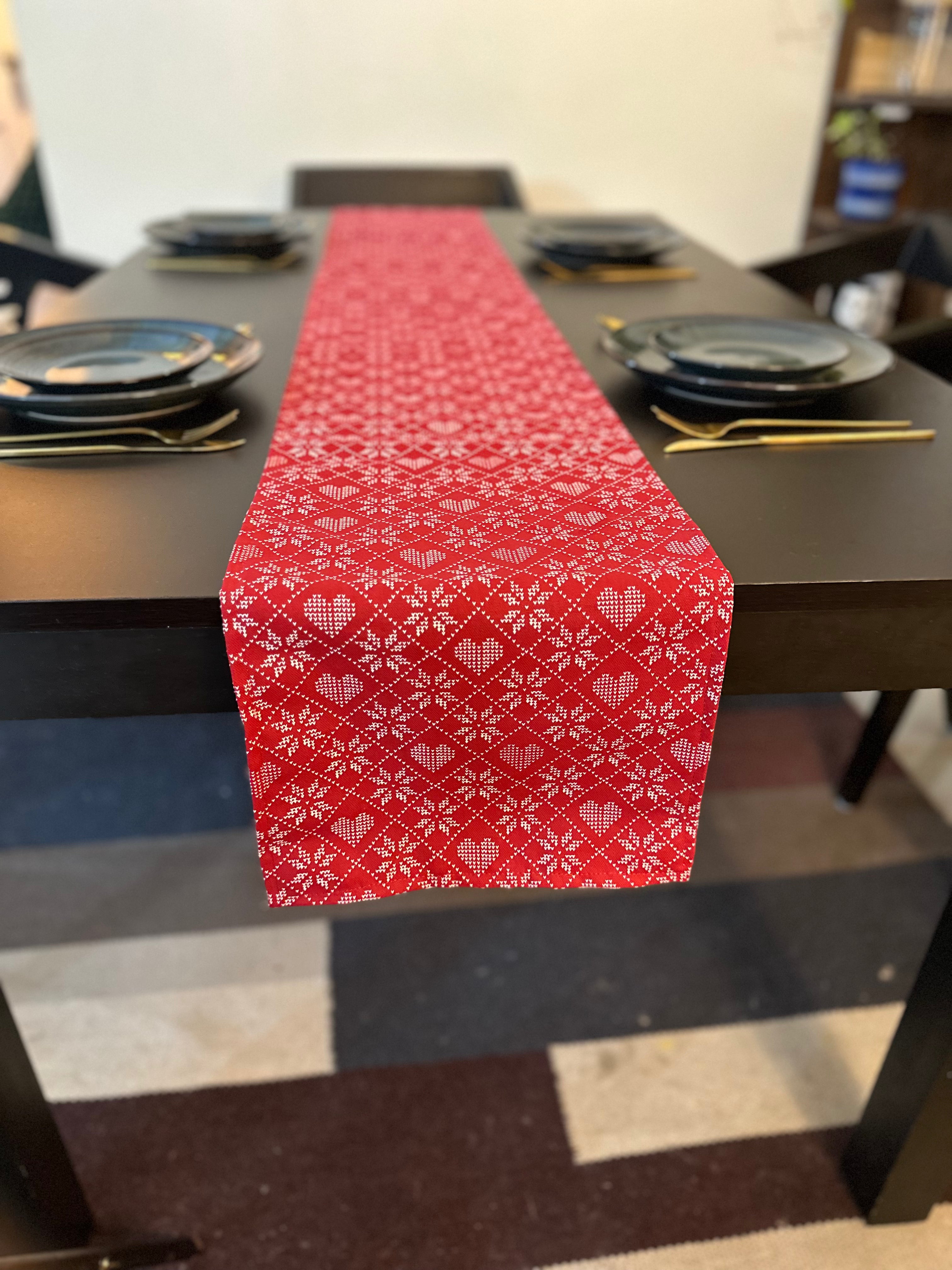 Christmas Table Runner – Festive Dining Table Decoration for Holiday Parties & Home Décor